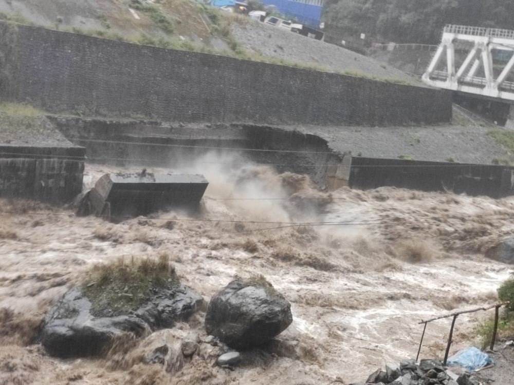 Bhotekosi washed away the Beilibridge, a break with the Tatopani Canal connecting China