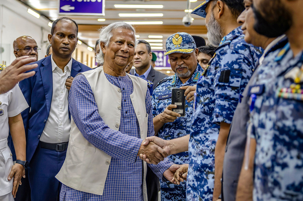 'Banker of the poor' reins in Bangladesh
