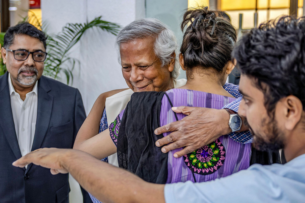 'Banker of the poor' reins in Bangladesh