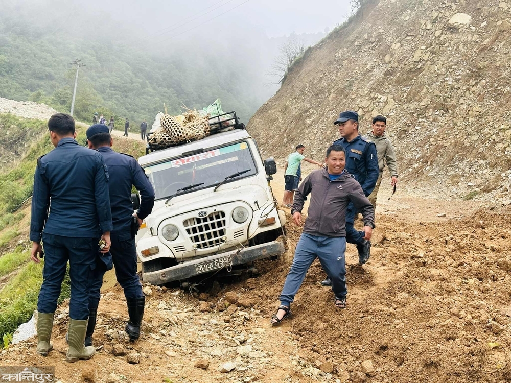 A passenger in a jeep escaped from a major accident