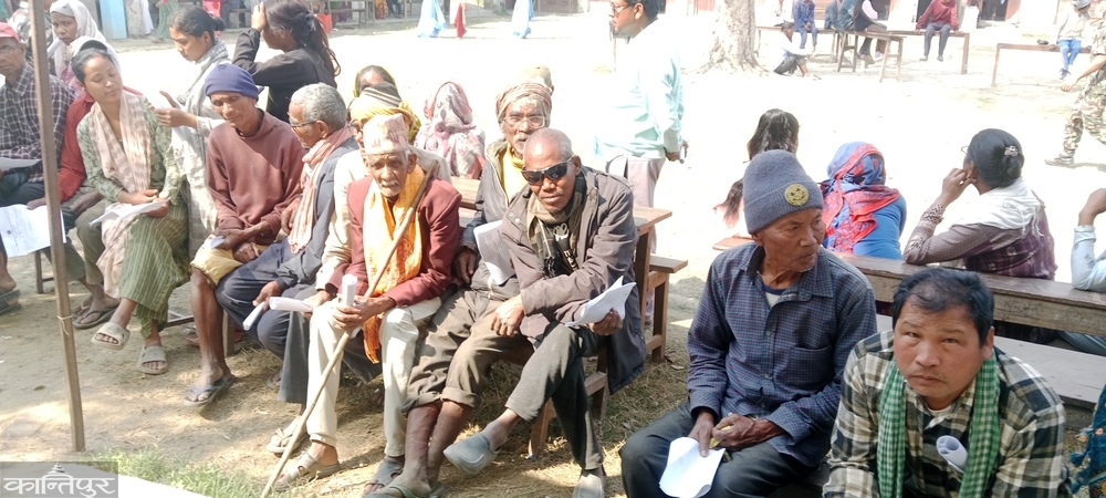 Elderly people are happy to receive treatment at home