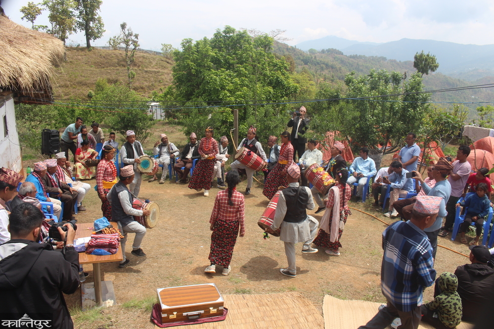 Emigrants making plans to return to their villages